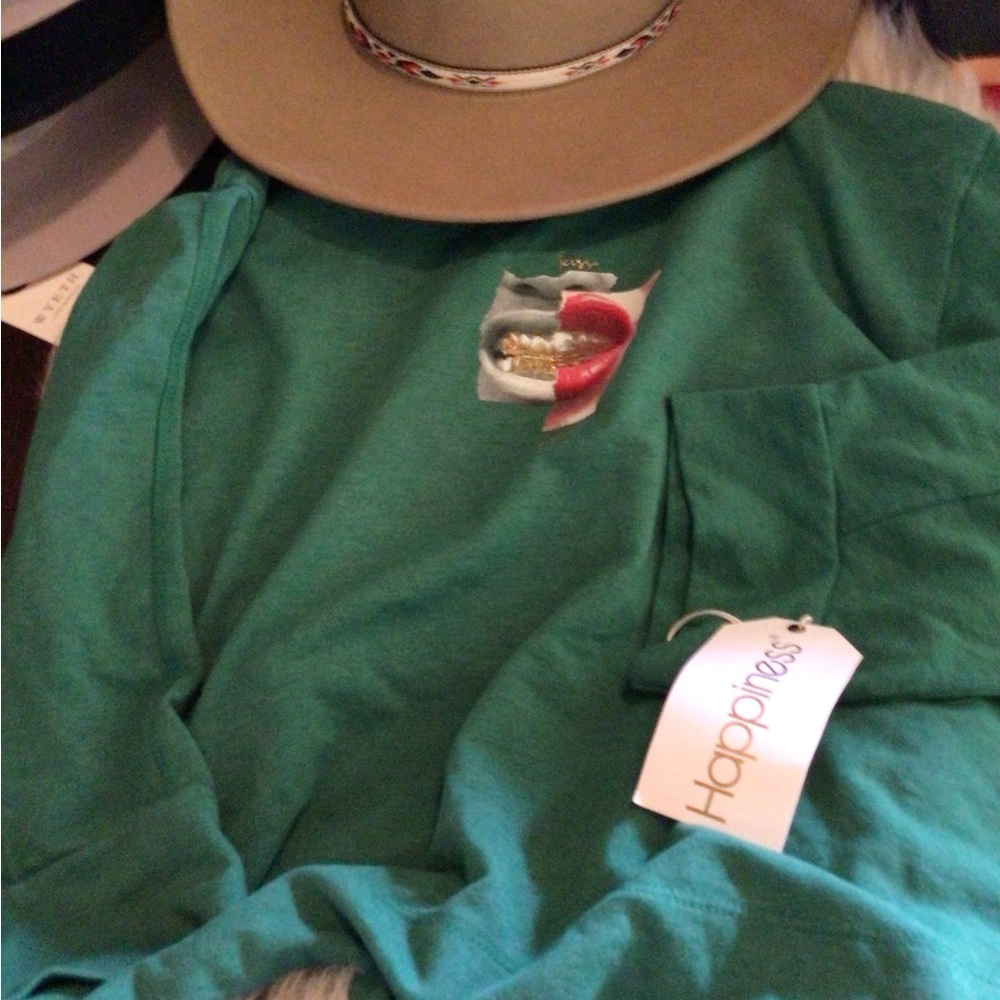 NEW! Happiness Kiss sweatshirt